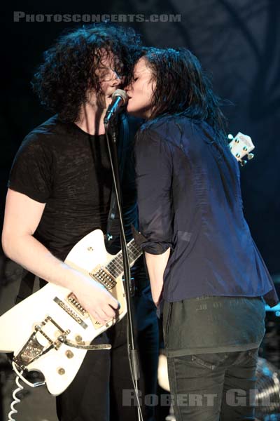 THE DEAD WEATHER - 2009-06-29 - PARIS - La Cigale - Alison Nicole Mosshart - John Anthony Gillis [Jack White]